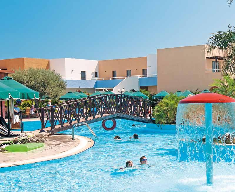 Hotel Mikri Poli ****+ Moderní velmi příjemný hotelový komplex s ideálním zázemím pro rodiny s dětmi dětské hřiště, bazény, animační programy, se skvělou polohou