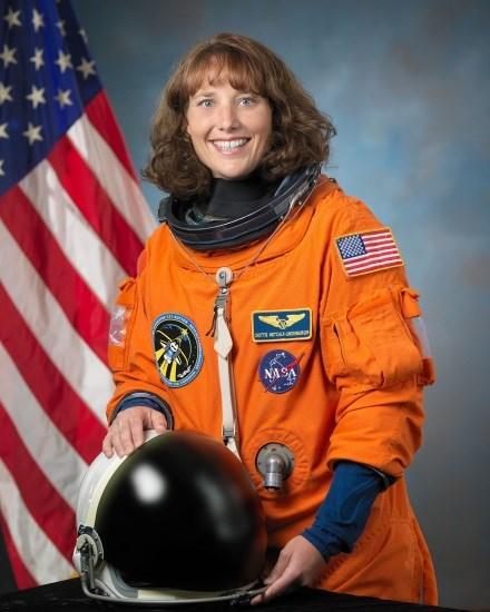 1975, 15 dnů ve vesmíru (STS 131). Kromě letu na STS 131 Discovery, kterého se účastnila jako letová specialistka, se podílela také na pozemním zajištění misí NASA.