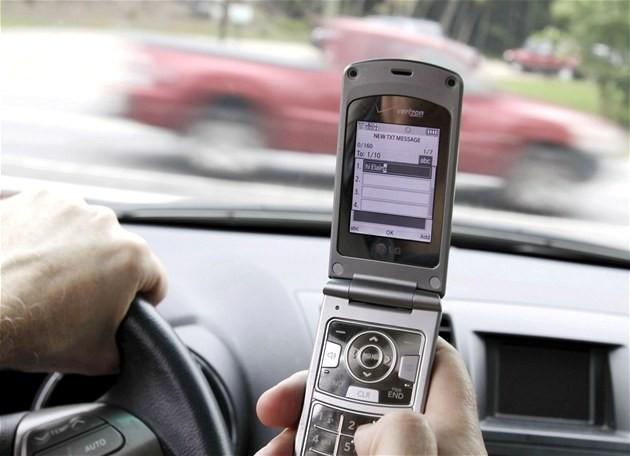 2.5 Systém mobilních plateb parkovného Za pomocí mobilního telefonu lze využít služby parkovného a to formou SMS platby, která se nazývá Premium SMS.