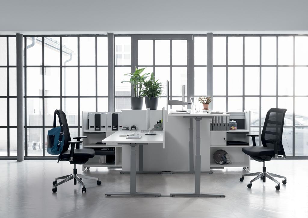 foxx Modernost, funkčnost a mnohostrannost to jsou podstatné parametry foxx, programu kancelářských stolů v designu C-nohy.