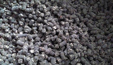 Inovativní přísady pro asfaltové směsi a jejich udržitelná výroba Suchý gumo-asfaltový granulát Ve formě granulátu Obsah až 80% gumoasfaltu Suchá modifikace směsi, alternativa k modifikaci polymery