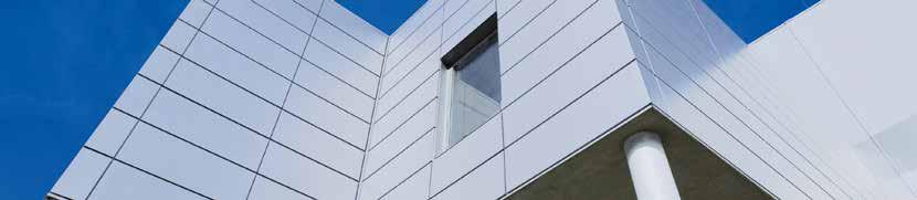 Stěnové panely jsou osvědčené řešení pro vnější i vnitřní fasády. Doplněním nabídky fasádních produktů je ocelový rošt s autorskými řešeními.