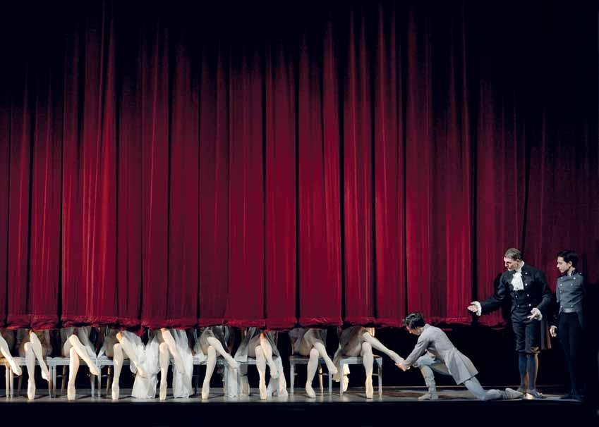 (Učitel tance), balet NDM BALET HUDEBNÍ NASTUDOVÁNÍ DIRIGENT CHOREOGRAFIE A JAKUB KLECKER ROBERT KRUŽÍK PAUL CHALMER ANNA KONTEK Osoby a obsazení: Popelka Michaela Vápeníková (11. 9.