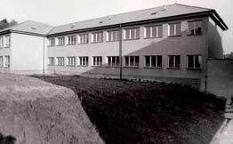 Po dobu devíti let bylo neustále jednáno o stavbě nové školní budovy. Vypsán konkurz na zhotovení projektu nové školy. Stavba zahájena 15. 3. 1930, 17.února 1931 byla kolaudována a 16.