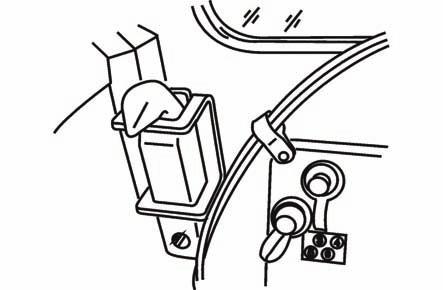 Pákou vnitřního okruhu hydrauliky spusťte závěs a odpojte oko oje přívěsu.