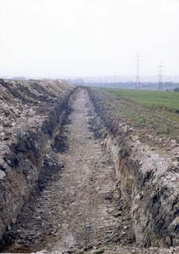 výzkumu a metoda zpracování Výzkum na trati plynovodu, spojujícím obce Ořech a Slivenec, provedlo ve dnech 18. až 27. 4. 1977 archeologické Obr.