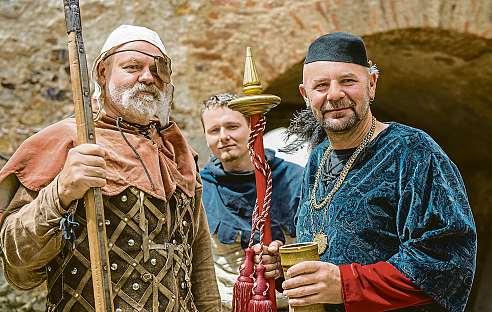 Redakce 5plus2 5plus2 DOBRÁ ZPRÁVA JAROSLAVA ŠAŠKOVÁ TOČNÍK Přibližně sedm tisíc pěšáků a devět set jezdců přitáhlo pod katolíky ovládané hrady Točník a Žebrák koncem