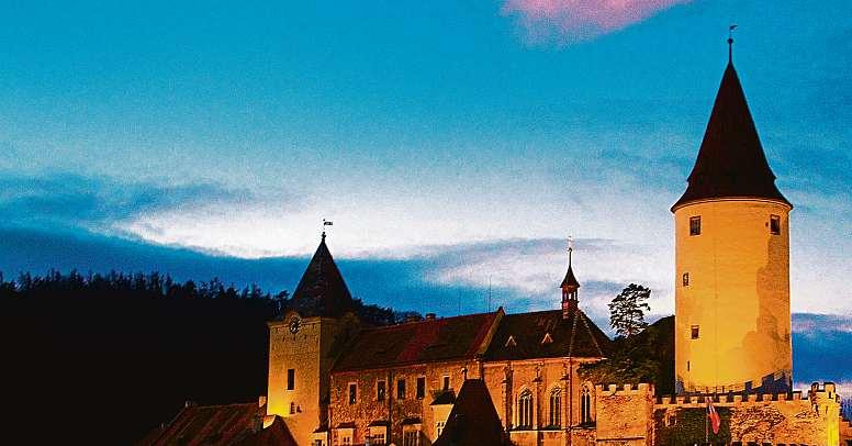 20 29. června 2018 Náš kraj Jan na koni. Karel IV. nejen vkolébce. Křivoklát akarlštejn ukážou při nočních prohlídkách, jací skutečně byli. TEXT: P. FRANZKIOVÁ, J.