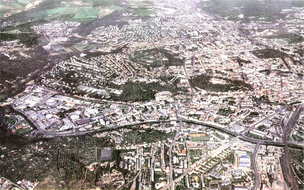 Snímek zachycuje velmi věrně skutečný stav půdorysného uspořádání jednotlivých městských částí Brna.