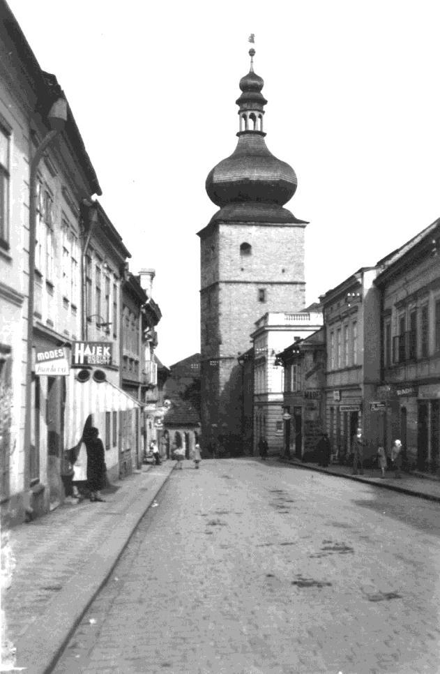 způsob, ţe odtud městským znakem byl sv. Jiří v červ. poli, sedící na koni bělouši a probodávající draka dlouhým kopím. R. 1546 účastnili se někteří občané téţ odboje proti kr.