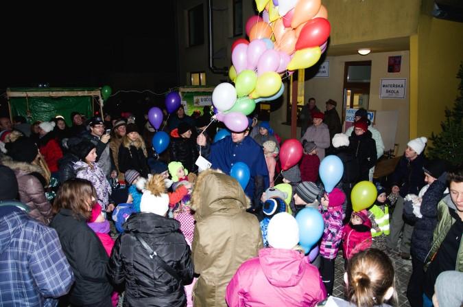 Odměnou za nácvik a realizaci pohádek tak nebyl jen mohutný aplaus v sále, ale i slova uznání od samotného Zdeňka Svěráka. Gratulujeme.