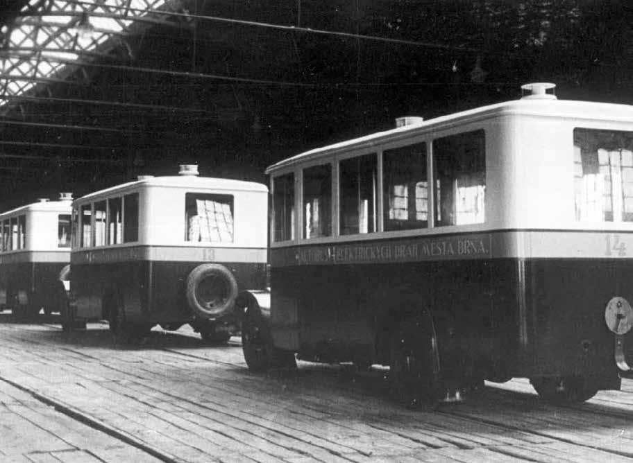 ČESKÉ A SLOVENSKÉ AUTOBUSY, TROLEJBUSY A MINIBUSY Expedice autobusů Fram E 18 pro město Brno v roce 1930.