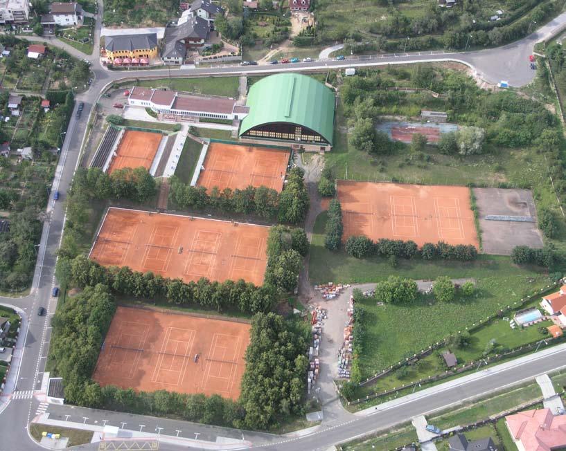 TENIS www.tkmost.cz Tenisový klub Most z. s. Tenisový klub (TK Most) využívá ke své činnosti tenisový areál pod vrchem Ressl (vedle Městského hřbitova), který má v pronájmu od TJ Baník Most.