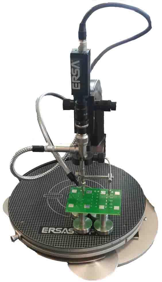 Provedení optické kontroly přístrojem pro SMT inspekci nazvanou ERSASCOPE který je na Obr. 25 a je dostupný v laboratořích UMEL (Ústav mikroelektroniky).