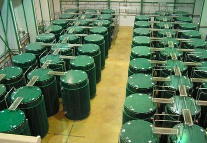 Kapalné radioaktivní odpady, zpevněné procesem bitumenace do 200litrových sudů, a část pevných radioaktivních odpadů jsou ukládány do úložiště radioaktivních odpadů ÚRAO Dukovany, kde jsou