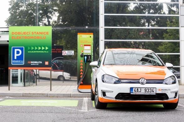 SPOLUPRÁCE S ČEZ ESCO PŘINÁŠÍ STABILNÍ PARTNERSTVÍ A ODBORNOU ZNALOST Díky našemu širokému
