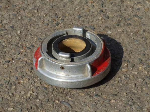 Druhy hadic: A (pro hadicové automobily - v dnešní době se již nepoužívá), B (Ø 75 mm), C (Ø 52 mm) a D (Ø 25 mm - použití pro ruční stříkačky nebo hydranty) Přetlakový ventil Je používán při dálkové