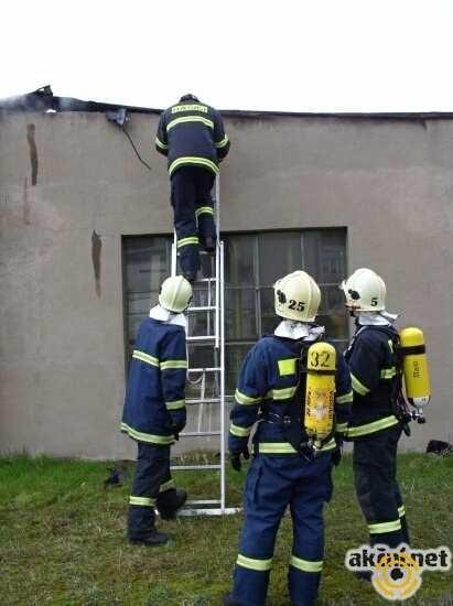 2. Věcné prostředky PO Věcné prostředky Požární ochrany jsou tvořeny materiálem a prostředky, které používají hasiči při své činnosti u jednotlivých druhů zásahů.