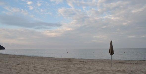 Irakli Beach zážitek, na který nezapomenete Cesta připomíná stezku odvahy a v hodně místech jsem jel raději po polních cestách nebo polem vedle cesty, než abych po oficiální silnici pokračoval.