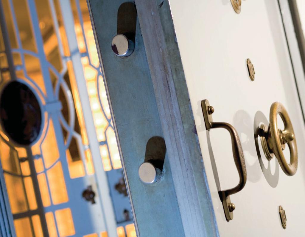 DOORSAFE C A H Trezorové dveře by byly jako domovní dveře poněkud nevhodné. Proto nabízíme řešení, která jsou nejen bezpečná, ale také komfortní.