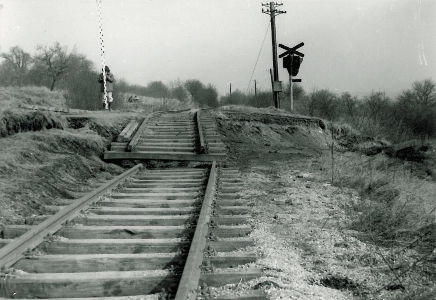 Navrhovaná varianta sanačních prací počítá s vybudováním dvou pilotových stěn. První by měla být vybudována nad tělesem dálnice, pod stabilizační lavicí.