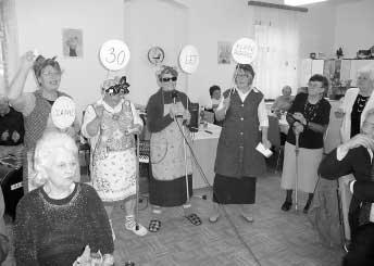 Byli to první prûkopníci, ktefií dali pevn základ pro vznik klubu. 28.fiíjna byla svolána slavnostní schûze a zasedací síni MNV.