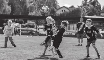 číslo 7/8 49 5. ROČNÍK TURNAJE 1. TŘÍD ZÁKLADNÍCH ŠKOL O POHÁR ANTONÍNA VĚCHTA Ve čtvrtek 8. 6. 2017 pořádal 1. Fotbalový klub Nová Paka na letním stadionu 5. ročník turnaje 1.