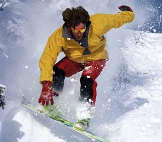 O S O B N Í B I Z S N O W B O A R D Sněhový rebel Život v adrenalinové rychlosti, zkuste prkno LUBOMÍR SUŠILA Ve svých začátcích byl snowboarding v podstatě nelegální zábavou mladých nadšenců.