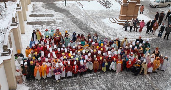 Ekonomické údaje Humanitární + ostatní činnos Výnosy Kurzové zisky... 886 Tržby z pronájmu... 5580 Ostatní příjmy... 15860 Přijaté příspěvky... 46223 Výnosy celkem... 68549 Náklady Spotřeba materiálu.