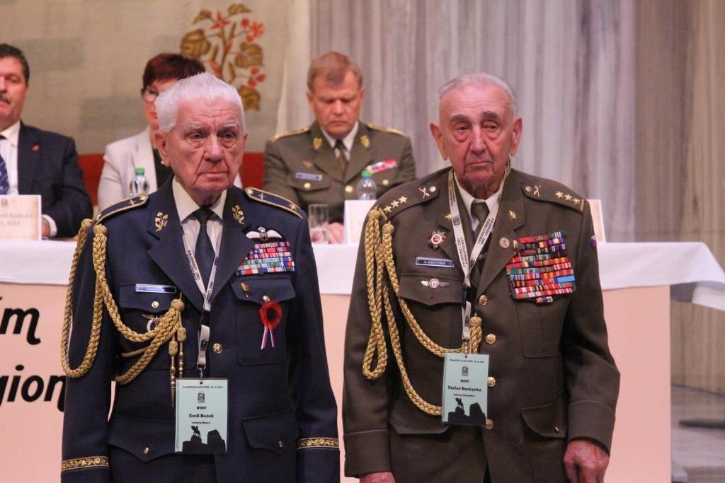 7. ZÁMEČEK Zámeček Pardubice byl v roce 2015 oficiálně převeden do majetku ČsOL. V tomto roce se Zámeček dočkal první záchranné práce a hlavně zpracování projektu jeho opravy.