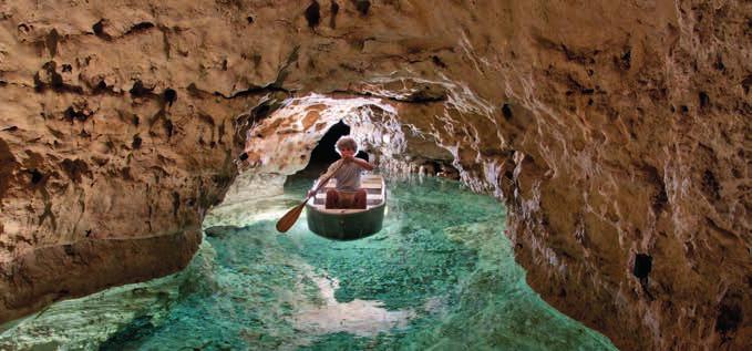 Ve městě, které se stalo maďarským unikátem a vyrostlo na krasovém podloží, můžete jezdit na lodičkách anebo relaxovat v jedinečné léčebné jeskyni.
