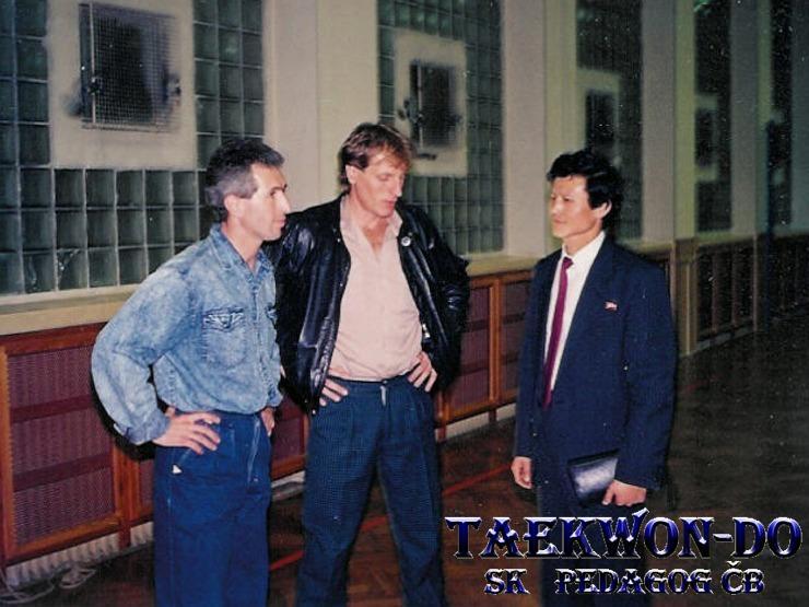 Rok 1987 Následně přijeli za panem Hwang Ho-jongem pan Petr Vácha a Miroslav Galbač, aby se dohodli na