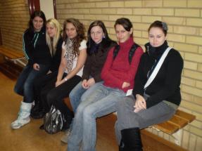 Ve školním roce 2010/2011 se zúčastnilo souvislé odborné praxe celkem 126 studentů, z toho v okrese Karviná 112, mimo okres 14.