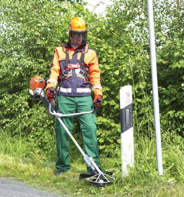 Ekonomické 4taktní motory 2taktní motory Spotřeba paliva (300 hod) 0,45 l / hod 300 hod = 135 litrů 0,69 l / hod 300 hod = 207 litrů Spotřeba oleje (300 hod) 0,86 litrů 4,14 litry 50:1 Mix Celkové