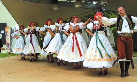Začátek letošních prázdnin byl ve znamení mezinárodního festivalu v rakouském Pölsu, kam se vrátili po čtyřech letech. Na tomto festivalu premiérově předvedli taneční pásmo Co se škádlivá.
