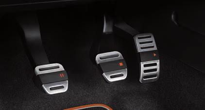 Oranžové a bílé dvoubarevné ambientní osvětlení vytvoří uvnitř vašeho nového vozu SEAT Ibiza Beats