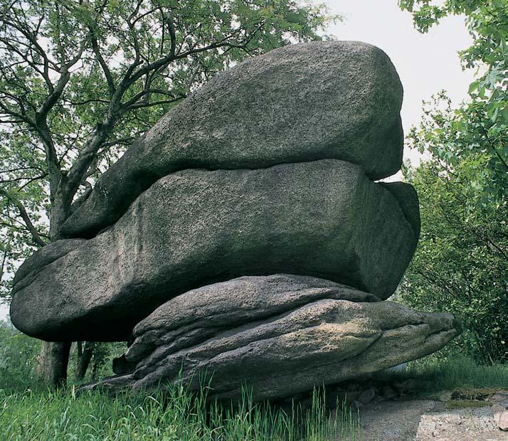 odnosu. Balvan je v razn m estetick m a krajinn m prvkem. GEOLOGIE památkou je zvûtráváním a odnosem vymodelovan blok porfyrického adamellitu karlovarského plutonu (tzv. horské Ïuly).