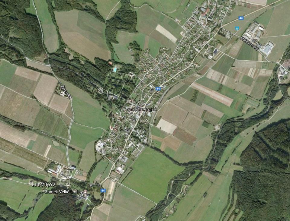 2 LOKALITA Obec Velké Losiny se nachází na severní Moravě 9 km severovýchodně od okresního města Šumperk. Velké Losiny jsou známé díky své bohaté a zajímavé historii.