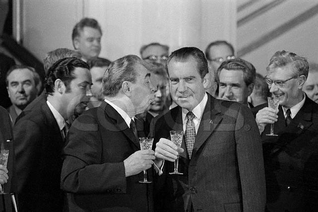 Iniciovány USA Jednání SALT Zahájeny po nástupu Nixonovy administrativy, na podzim 1969 Výstupem