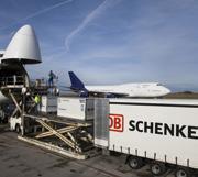 SPEDICE 11 DB Schenker DB Schenker je jedním z předních světových poskytovatelů integrovaných logistických řešení a globálních spedičních služeb.