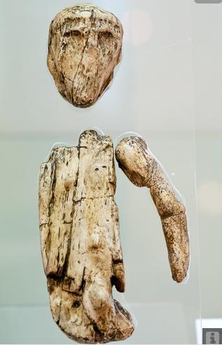 kultovní předměty první loutka 27 000 26 000 př. n. l. Brno hrob šamana šamanské rituály?