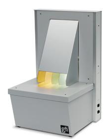 Systém pro ilustraci zabarvení Systém pro ilustraci zabarvení sestává ze tří komor, které demonstrují zabarvení pod třemi různými světelnými zdroji fluorescenční chladně bílou zářivkou, 6500K