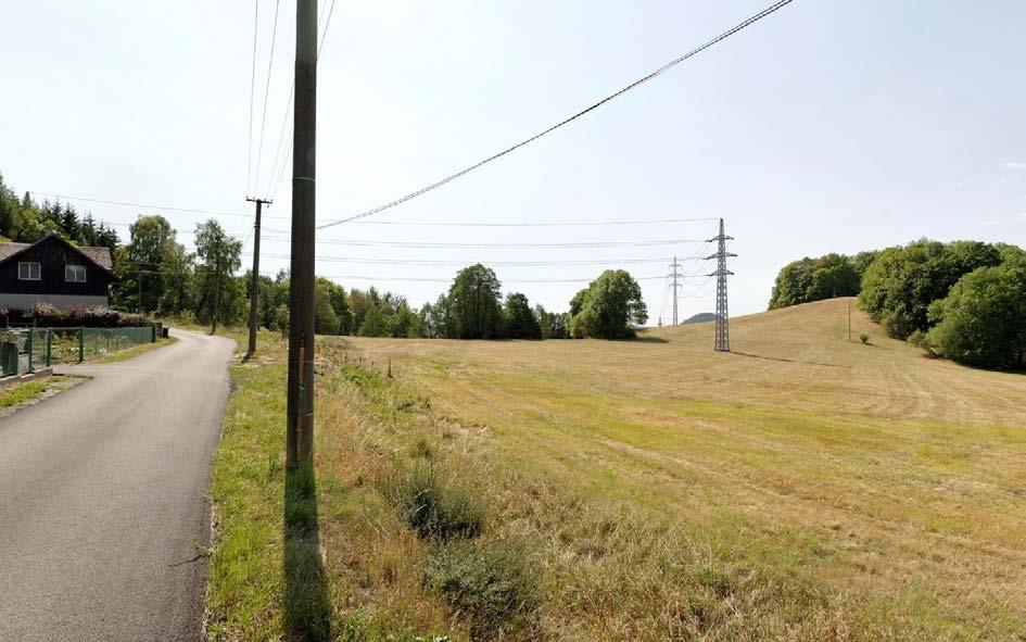 Pohled z Havlíčkovy ulice na průchod trasy severně od