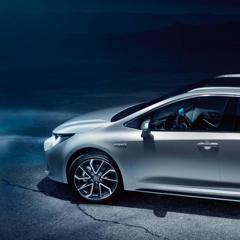 DOST MÍSTA PRO VAŠE POHODLÍ Nové kombi Corolla Touring Sports s elegantními křivkami a poutavými LED světlomety je zvenčí nepřehlédnutelné a neméně stylové je i uvnitř.