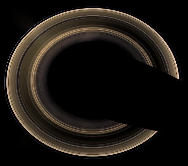 Saturnovy prstence Rozměry prstenců a velikost částic systém hlavních prstenců (A, B, C a D) je široký asi 480 000 km typický vertikální rozsah prstenců je asi deset metrů (někde možná i méně),