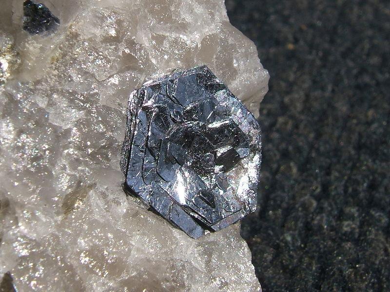 Molybdenit MoS 2 sulfid