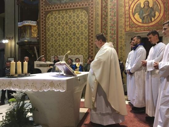 růžence a poté je krátké duchovní zamyšlení z knihy Richarda Rohra. Také zde organizátoři rozdají úmysly, které napsali naši farníci na papírky. Celkem je na pouti ještě pět takových "zastavení".