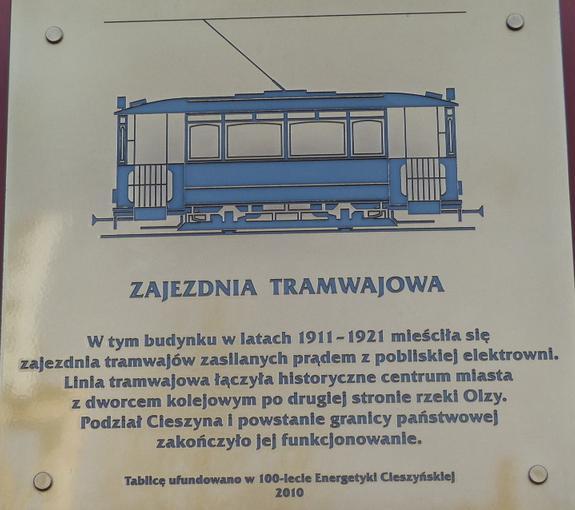 V Těšíně totiž jezdily tramvaje na tehdy nejkratší tramvajové trati na našem území. Trať měřila 1800 m a spojovala nádraží s historickým centrem města.