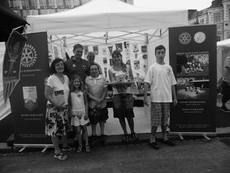 6.2013 Den Meliny Mercouri. Do realizace DMM, který se konal na Anglickém nábřeží, se zapojilo mnoho umělců a neziskových organizací. Jedním z nich byl i Rotary klub Plzeň.