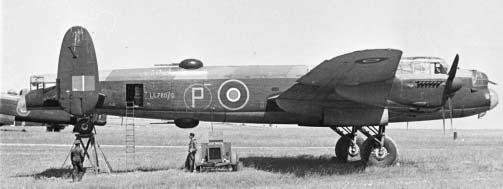 Bombardér Handley Page Halifax byl schopen přepravit až 5900 kilogramů pum na vzdálenost 2027 kilometrů, nebo operovat do vzdálenosti 3860 kilometrů s výrazně menším bojovým nákladem.